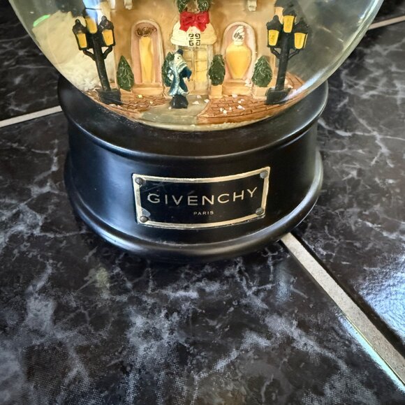 Givenchy Paris Vintage Snow Globe With Boutique Scene & Black Base Collectible D - Picture 3 of 7